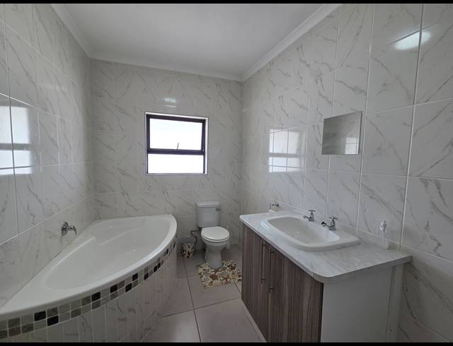 4 BEDROOM HOUSE FOR SALE IN HARBOUR LIGHTS